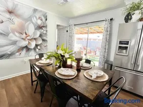 Spacious Southern Retreat - Sleeps 10 - 5 Beds - Image 3