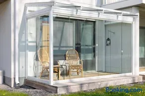 Cosy studio apartment + free private parking - Image 3