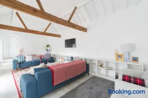 Simple Coastal Luxury near Southwold sleeps 10 - Image 2