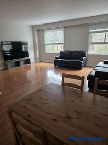 fantastic King Sized Bedroom - Image 2