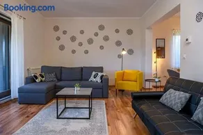 Villa Fran, Private Family Villa with Pool, Large Garden, BBQ near Pula - Image 1