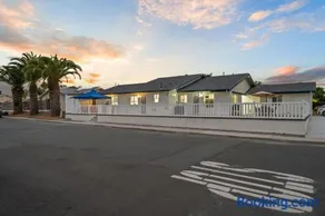 Entire Private Home with Yard, King Bed, Prime Location, 3 Bedrooms 3 Bathrooms, Available Now - Image 1