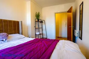 Zeenat Central Bury - Modern 2BR with Free Parking Sleeps 6 - Image 3