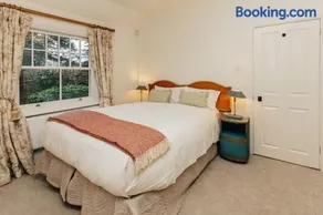 Badgemore Cottage - Image 3