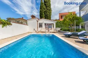 Nature & Sea Holiday Home with Pool - Image 3