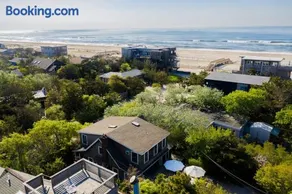 Seaside Escape on Huron - Image 2