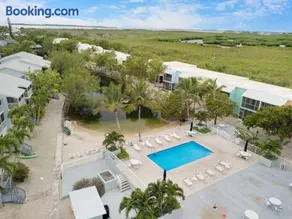 Overlooking Lagoon and Pool - Image 3