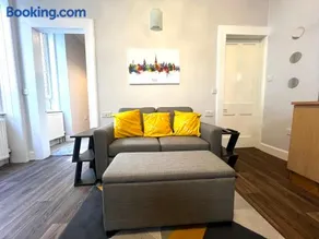 Ground Floor City Centre Apartment - Sky Sports & TNT Sports - Superfast WiFi - 2pm Check in - Long Stays Welcome - Image 2