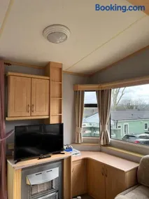 Spacious 2 bedroomed mobile home - Image 3