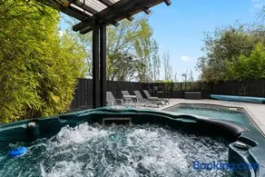 Stylish 2BR w Pool with Spa in central Daylesford - Image 4