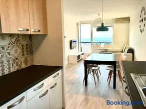 Seaview Apartment - Image 2