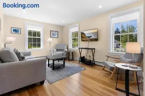 Puffins Perch, romantic waterfront Maine cottage - Image 3