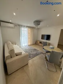 Spacious 3-bedroom, Parking, Secure Residence, Cannes - Image 3