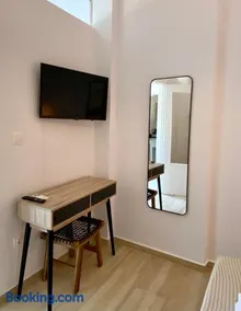 Batsi Seaside Apartment - Image 1