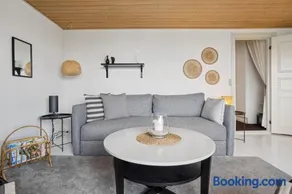 Beautifull 2-Room Apartment With Sea View - Image 5