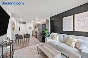 Modern Stay Comfort-Free Parking - Image 2