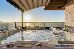 Luxury Penthouse with Seaview - Image 1