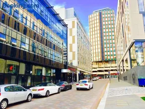 Glasgow City Center Flat with Parking - Image 3