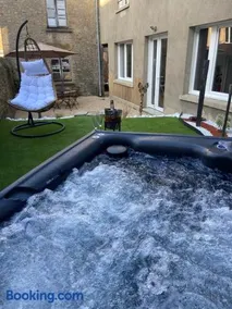 Beau Loft room proche mont saint Michel jaccuzi illimité en plein centre Avranches - Image 2