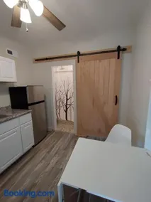 Neville Island Motel - Image 3