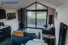 Briarfield Farm Stays - Uisce Cabin - Image 4