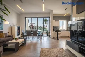 Boutique Sea View Apartment Balluta Bay - Image 2