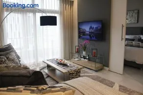 Furnished, 1-bedroom, luxury apartment in Menlyn Maine - Image 1