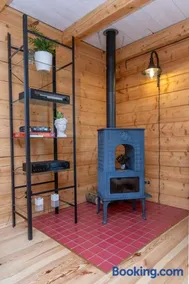 Dom pod Dębami - drewniany domek z basenem, kominkiem i ogrodem - Image 5