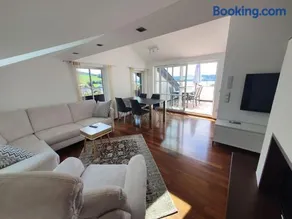 Exklusive Ferienwohnung LAKEVIEW in Bestlage Mattsee, beschattbare Dachterrasse mit Panoramablick über den See - Image 1