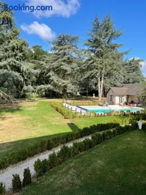 A timeless manor of discreet luxury and absolute privacy - Image 4