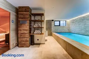 Chalet Red Fox - Image 3