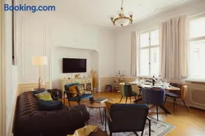 Exklusive Ferienwohnung Arthur in zentraler Bestlage von Zeitz! Vollausgestattet, Fahrstuhl, Magenta-TV, Highspeed WLAN, eigener Parkplatz - Image 2
