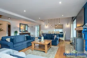 The Old Mill, Deluxe holiday home with a view - Image 5
