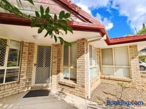Sunnybank Hills Walkable Retreat - Image 1