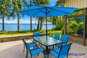 Poulsbo Waterfront Lodge with Game Room Library - Image 1