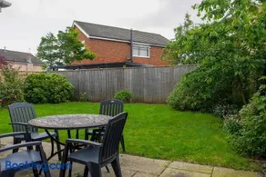 Modern 5 Bedroom Detatched House FREE DRIVEWAY PARKING CONTRACTORS AND FAMILIES - Image 4