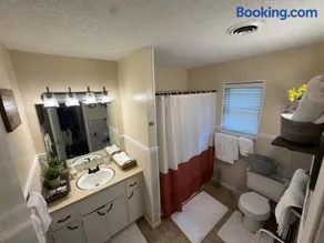 Freshly Remodeled 2 Bedroom Retreat - Image 3