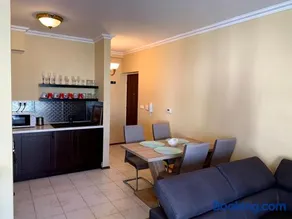 Lakeside Luxury Apartment - Image 5
