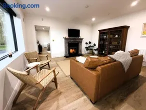Willow Lodge Cashel- Rock View-Sleeps 8 guests-Spacious- Cosy - Image 4