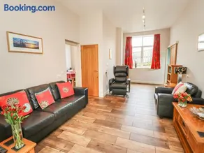 Sunday Cottage - Image 3