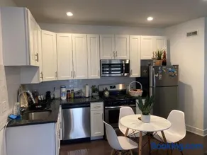 Two-Bedroom Apartment Near Center City Philadelphia and Museums - Image 1