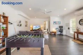Living the dream, 7a Sandy Point Rd - views, air con, linen - Image 4