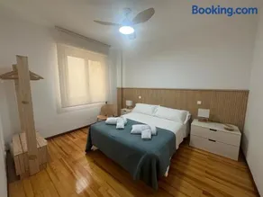 Erdizka, céntrico apartamento turístico con la mejor vista Plaza de los Fueros - Image 3