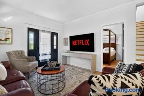 Spacious Retreat - Private Yard & Family Lounge - Image 3