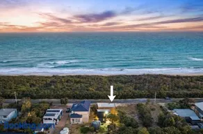 Architectural Coastal Retreat 100m to Beach - Image 3