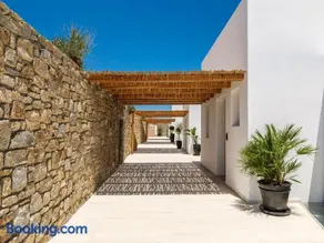 Vinara Luxury Suites Mykonos - Image 3