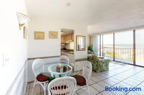 Sea Colony 6th floor condo with shared gym basketball court with an partial ocean view - Image 3