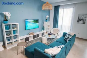 Family vacation villa with private pool and access to beach - Image 3