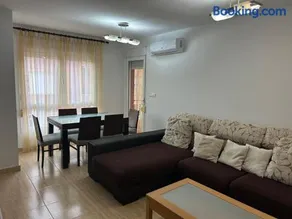 Apartamento de 4 dormitorios muy céntrico en San Juan Pueblo a tan sólo 2,5 km de la playa de San Juan y Muchavista - Image 1