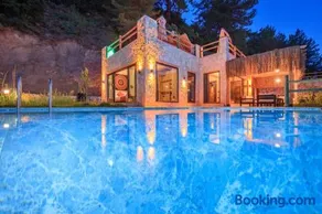 Unique Sea View VILLA - Image 1